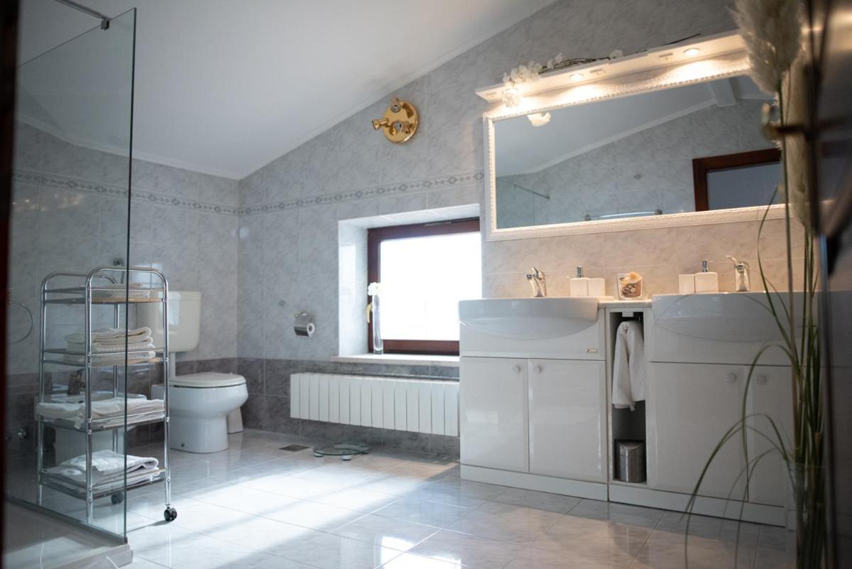 Castle House Rooms, Swimming Pool & Sauna & Tennis Court & Wine Cellar Sežana Dış mekan fotoğraf