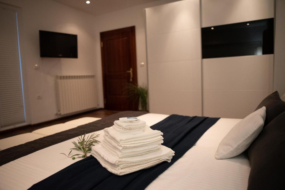 Castle House Rooms, Swimming Pool & Sauna & Tennis Court & Wine Cellar Sežana Dış mekan fotoğraf
