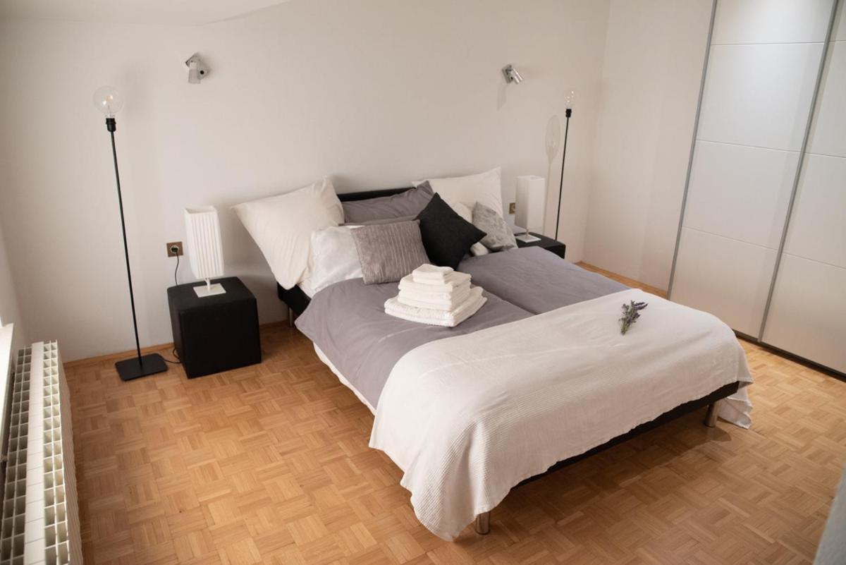 Castle House Rooms, Swimming Pool & Sauna & Tennis Court & Wine Cellar Sežana Dış mekan fotoğraf