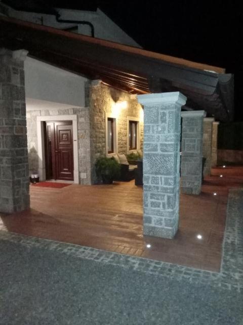 Castle House Rooms, Swimming Pool & Sauna & Tennis Court & Wine Cellar Sežana Dış mekan fotoğraf